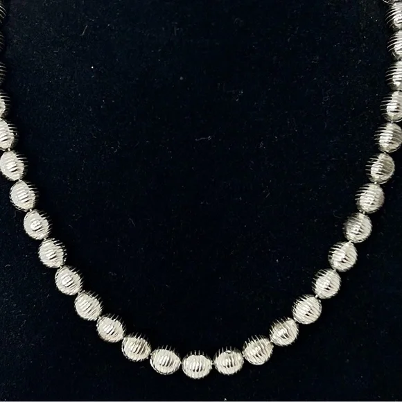 Vintage Coro Silver Tone Metal Ball Beaded Necklace - Picture 3 of 9